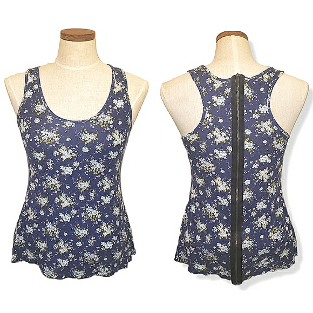 Zoah Design Floral Print Zippered Back Sleeveless Scoopneck Flowy Boho Top M